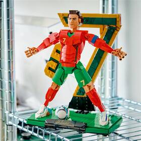 Stavebnica LEGO® Editions 43016 Cristiano Ronaldo – Fotbalová legenda 

 obrázok produktu 4 z 9