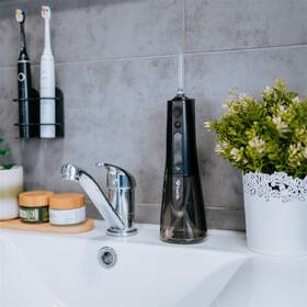 Ústna sprcha TrueLife AquaFloss Compact L100 čierna

 obrázok produktu 1 z 2