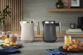 Rýchlovarná kanvica RUSSELL HOBBS 26750-70 Brontë Black čierna

 obrázok produktu 13 z 15