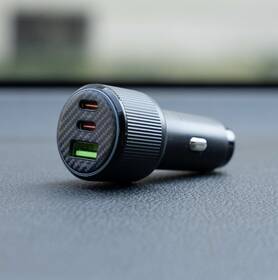 Adaptér do auta Swissten 2x USB-C PD + USB-A, 95W + USB-C kábel 1m čierny

 obrázok produktu 2 z 3