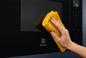 Mikrovlnná rúra Electrolux KMFE172TEX čierna

 obrázok produktu 5 z 8