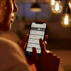 Inteligentná žiarovka Philips Bluetooth 7W, E27, White 

 obrázok produktu 4 z 4