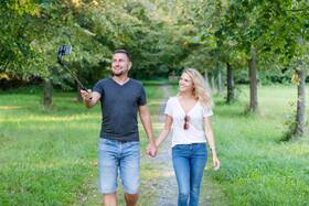 Selfie tyč FIXED Snap Action, tripod so stabilizátorom a diaľkovou spúšťou čierna

 obrázok produktu 15 z 15