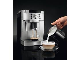 Espresso De'Longhi ECAM22.110SB čierne/strieborné

 obrázok produktu 8 z 16