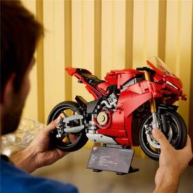 Stavebnica LEGO® Technic 42202 Motorka Ducati Panigale V4 S 

 obrázok produktu 8 z 9