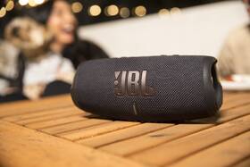 Prenosný reproduktor JBL Charge 5 čierny

 obrázok produktu 10 z 11