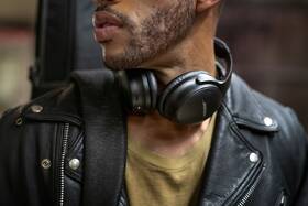 Slúchadlá Bose QuietComfort Headphones Club SC čierna

 obrázok produktu 7 z 7