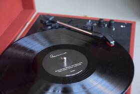 Gramofón Crosley Voyager červený

 obrázok produktu 2 z 3