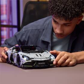 Stavebnica LEGO® Technic 42214 Lamborghini Revuelto 

 obrázok produktu 2 z 8
