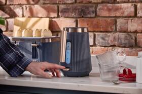 Rýchlovarná kanvica RUSSELL HOBBS Soft Navy 26752-70 modrá

 obrázok produktu 8 z 10