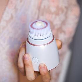 Kefka na tvár Revlon RVSP3538PKUKE ULTIMATE GLOW SONIC biely

 obrázok produktu 7 z 16