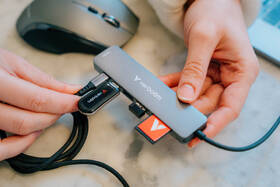 USB Hub Verbatim USB-C Essentials Multiport Hub 7 port - 2x USB 3.2 GEN 1 / HDMI / USB-C PD / USB-C 3.2 Gen 1 sivý

 obrázok produktu 3 z 5