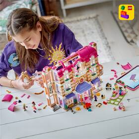 Stavebnica LEGO® Friends 42704 Grandhotel v mestečku Heartlake 

 obrázok produktu 8 z 8