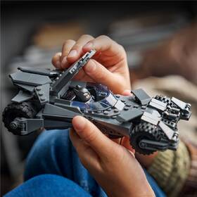 Stavebnica LEGO® DC Batman™ 76331 Batman vs. Superman™ Batmobil 

 obrázok produktu 7 z 7