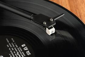 Gramofón Pro-Ject E1 PHONO + AT3600L hnedý

 obrázok produktu 7 z 7