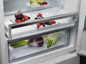 Chladnička s mrazničkou AEG RCB646E3MB čierna/nerez

 obrázok produktu 3 z 11