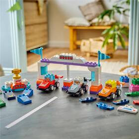Stavebnica LEGO® DUPLO® 10445 Pretekárske autá a šoféri tímu F1® 

 obrázok produktu 9 z 9