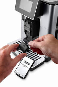 Automatický kávovar De'Longhi ECAM610.55.SB čierny/strieborný

 obrázok produktu 7 z 12