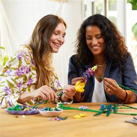 Stavebnica LEGO® Botanicals 10313 Kytice lučního kvítí 

 obrázok produktu 7 z 8