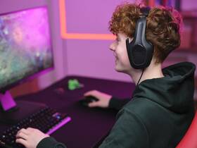 Herný set Trust GXT 792 Quadrox 4v1, klávesnica + headset + myš + podložka pod myš čierna

 obrázok produktu 10 z 12