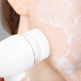 Čistiaca kefka Rio Pure Cleanse Deep Cleansing & Exfoliating Facial Brush biely

 obrázok produktu 11 z 12