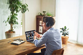 Slúchadlá Sony WH-1000XM4 čierna

 obrázok produktu 12 z 16