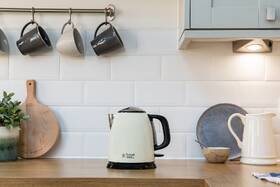Rýchlovarná kanvica RUSSELL HOBBS 24994-70 Mini Cream krémová

 obrázok produktu 13 z 15