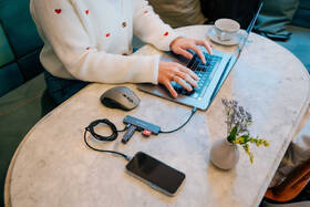USB Hub Verbatim USB-C Essentials Multiport Hub 6 port - USB 3.2 GEN 1 / HDMI /  USB-C PD / USB-A / SDHC / microSD sivý

 obrázok produktu 4 z 4