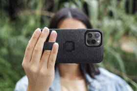 Kryt na mobil Peak Design Everyday Loop Case na Apple iPhone 14 sivý

 obrázok produktu 2 z 5