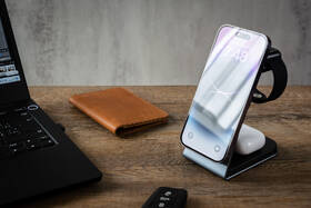Bezdrôtová nabíjačka FIXED 3v1 MagPowerstation Alu s podporou uchytenia MagSafe, 15W+3.5W+2.5W sivá

 obrázok produktu 6 z 9