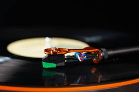 Gramofón Fosi Audio Luna 3 čierny/oranžový

 obrázok produktu 10 z 15