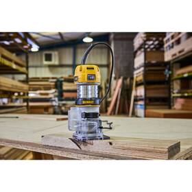 Fréza horná Dewalt D26200 900 W 

 obrázok produktu 4 z 6