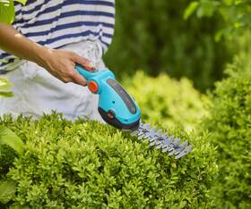 Nožnice na trávu Gardena ComfortCut 9888-20 (s batériou) 

 obrázok produktu 4 z 6