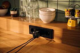 Cestovný adaptér Verbatim GaN s kabelem 65W, 2x USB-C PD, 1x USB QC čierny

 obrázok produktu 4 z 4