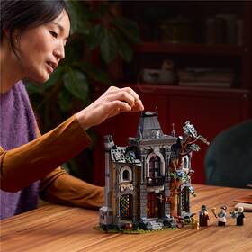 Stavebnica LEGO® Icons 11383 Sídlo starostky 

 obrázok produktu 4 z 9
