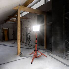 Reflektor Solight 100 W, 9000 lm, 4000 K, IP65, s vysokým stojanom oranžový

 obrázok produktu 2 z 4