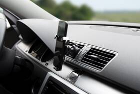 Držiak na mobil FIXED Gravity s uchytením do mriežky ventilácie alebo na palubnú dosku sivý

 obrázok produktu 6 z 10