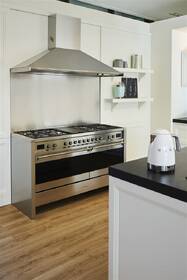 Rýchlovarná kanvica Smeg KLF04WHEU biela

 obrázok produktu 3 z 3